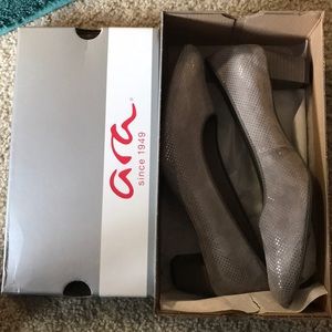 Ara Grey pumps with sparkle!!